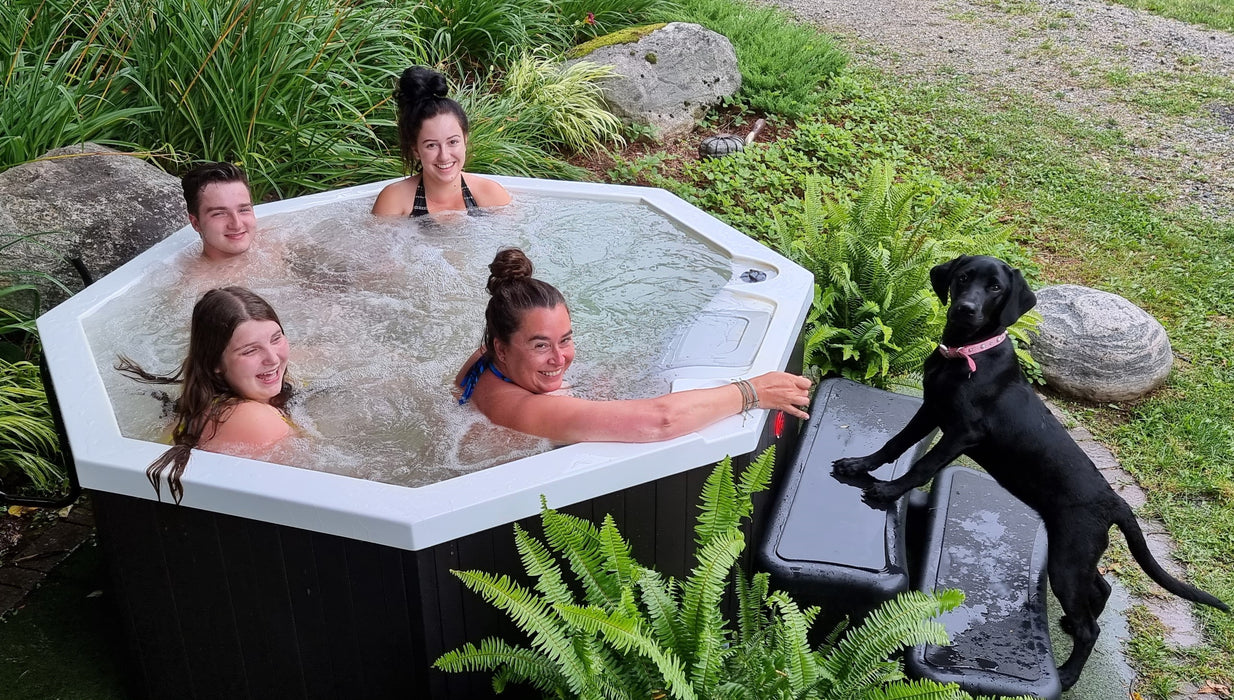 Canadian Spa Muskoka 5 Person Portable Hot Tub with 14 Jets